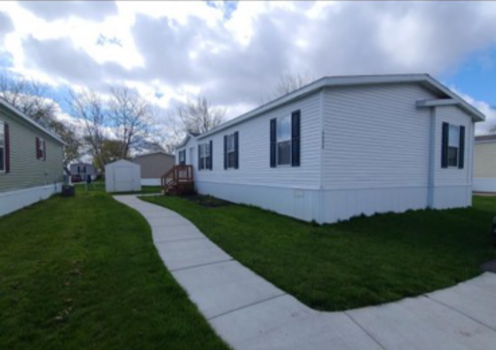 Beautiful Move-In Ready Home in Holly- Double Wide Home Trailer For Sale. Oak Hills Estates.
